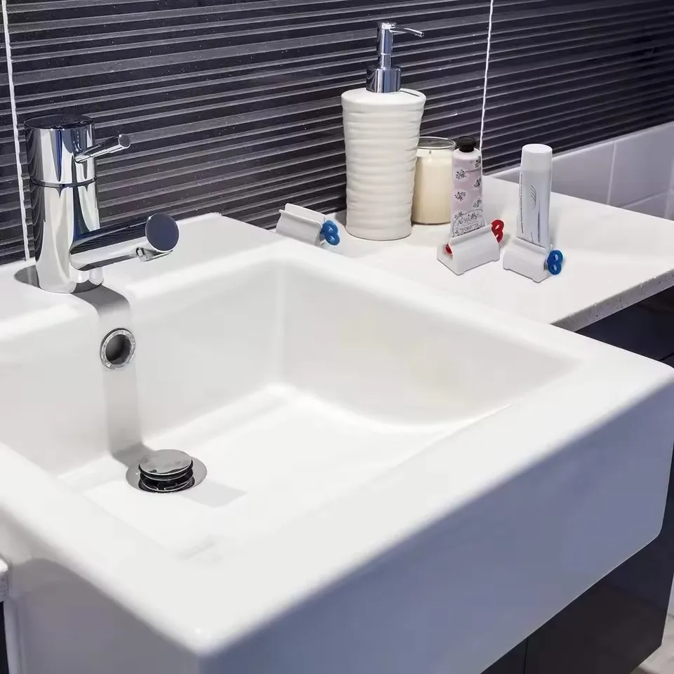 Toothpaste Squeezer 1 Pc Rolling Tube Toothpaste Seat Holder Stand Rotate Dispenser for Bathroom
