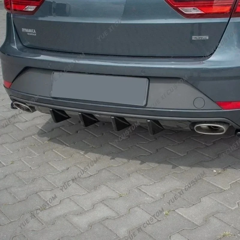 Diffuseurs Pare-Chocs Arrière Style Canards Pour Seat Leon 5F 2012-2021 - 2 Pièces, Noir Brillant Ou Carbone