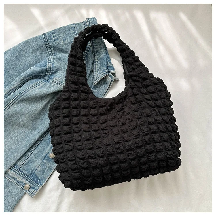 thumbnail image 1 of 2024 Nuevo bolso de hombro con forma de corazón y sensación de arrugas con burbujas en la nube para ir al trabajo, bolso de mano sencillo, bolso de mensajero de gran capacidad, 1 of 5