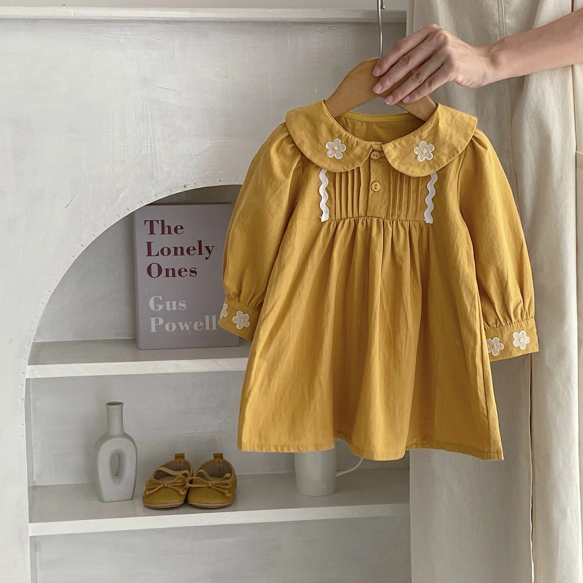 

2023 Autumn Baby Girls Dress Cotton Ruched Broder Flower Embroidey Infant Girls Dress Long Sleeve Loose Toddler Girls Frocks