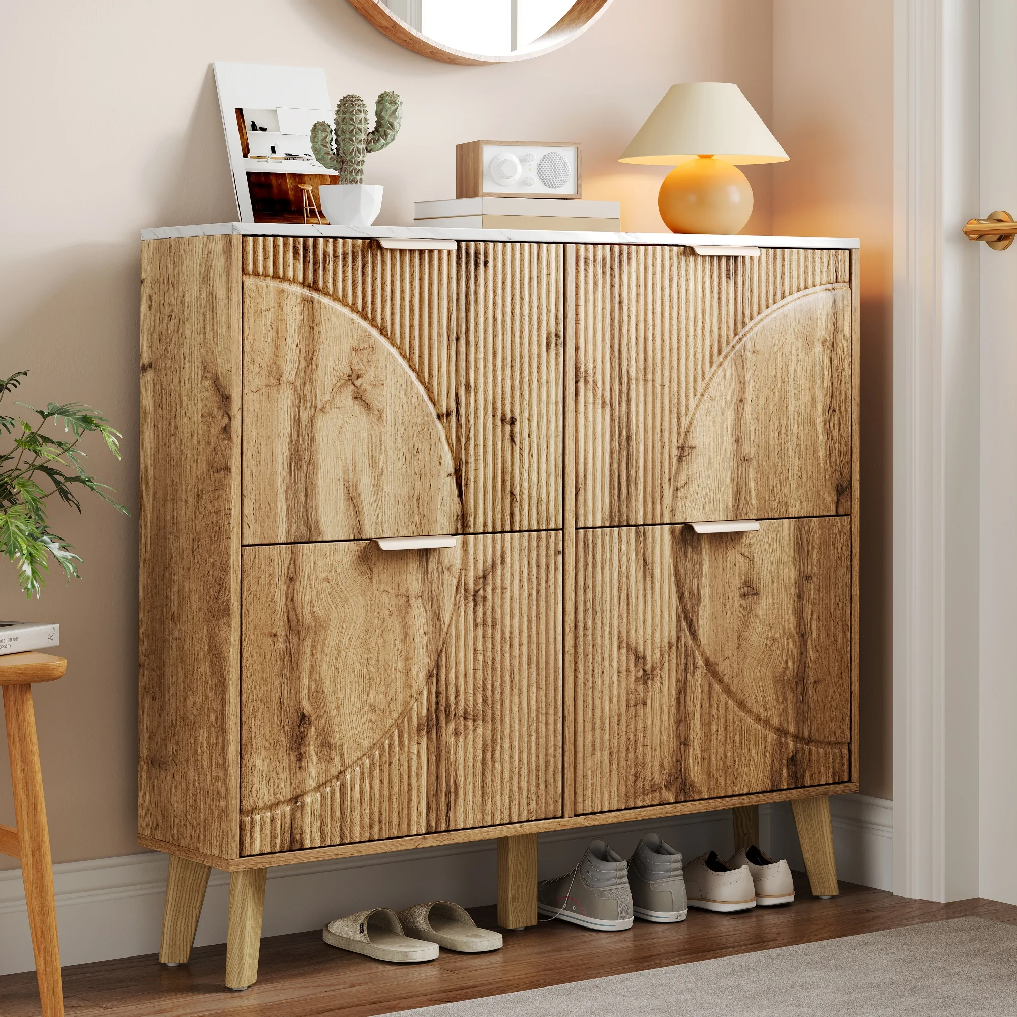 Schuhschrank mit Scharnierdeckel in Holzoptik, vier Türen, großes Fassungsvermögen, Arbeitsplatte in Marmoroptik, 3D-geprägte Türpaneele, konisch zulaufend – Detail 9