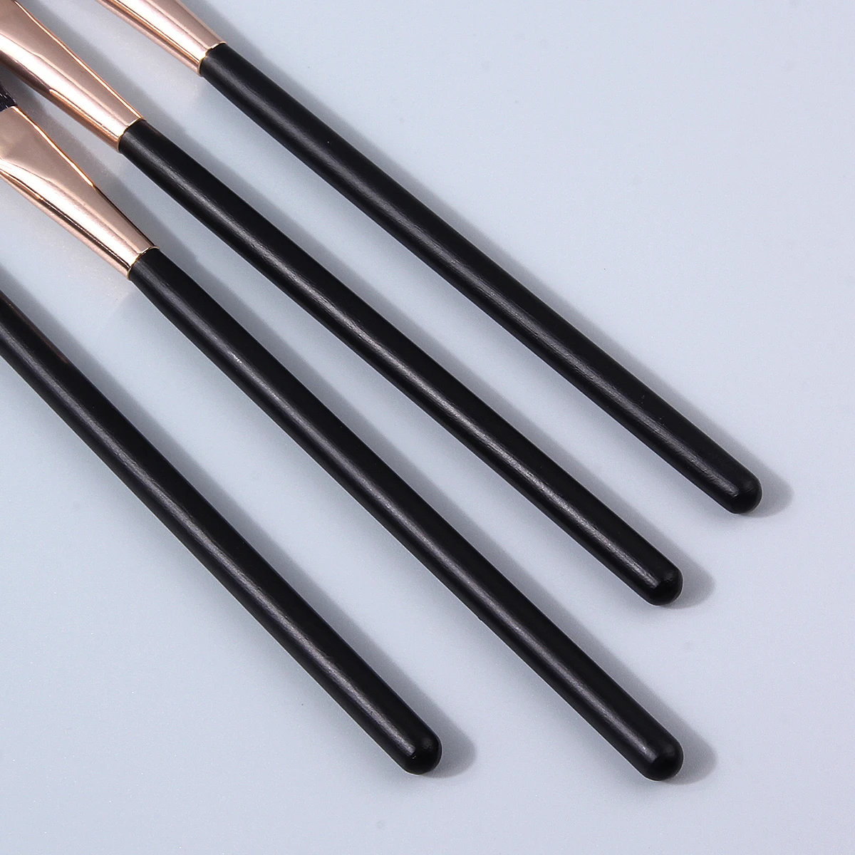 4PCS 부드러운 나무 손잡이 아이 메이크업 브러쉬, 아이섀도 브러쉬, 스머더 브러쉬, 디테일 브러쉬, 다목적 미용 도구