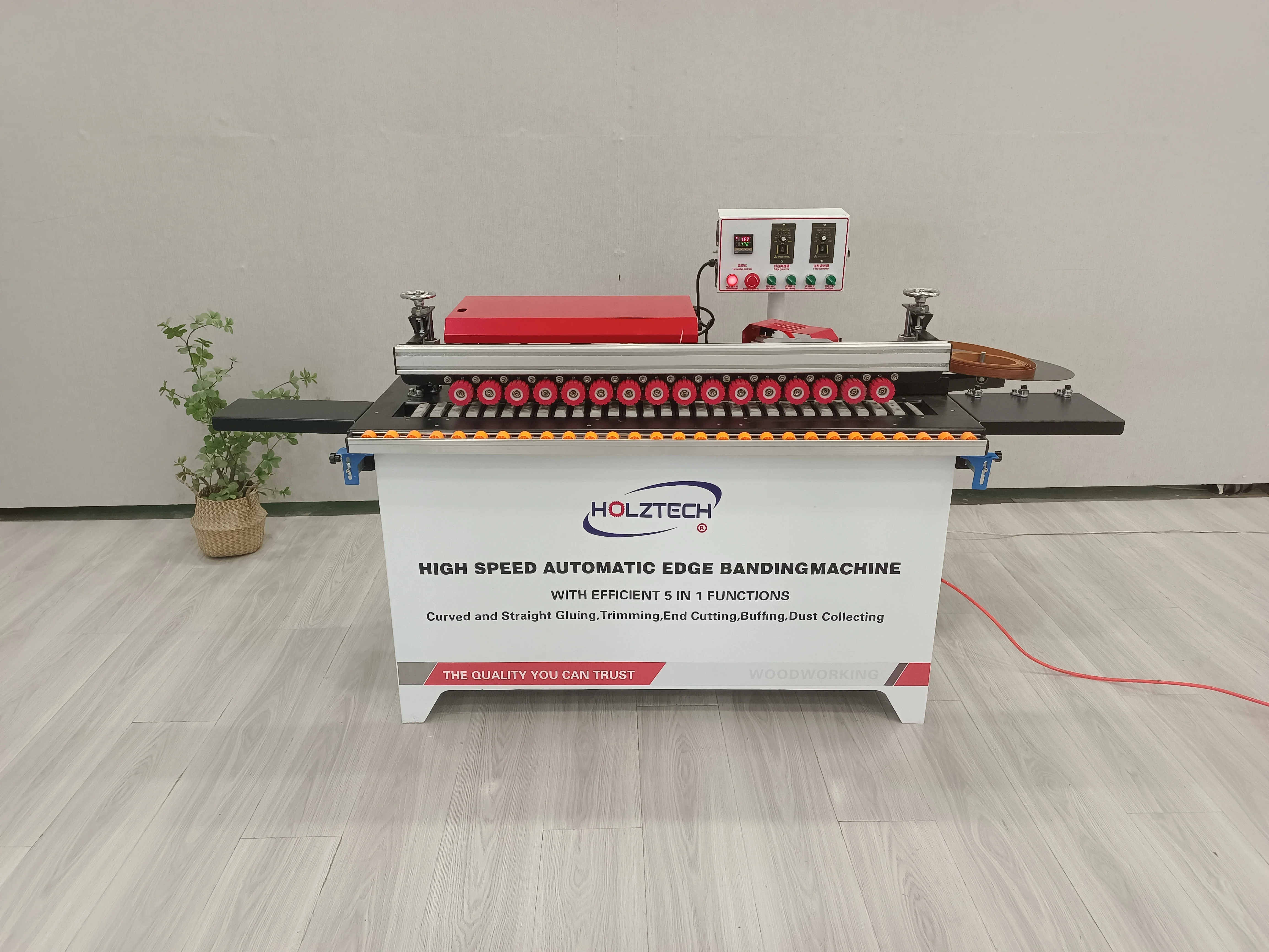 Plaqueuse de chant automatique droite, coupe et polissage automatiques