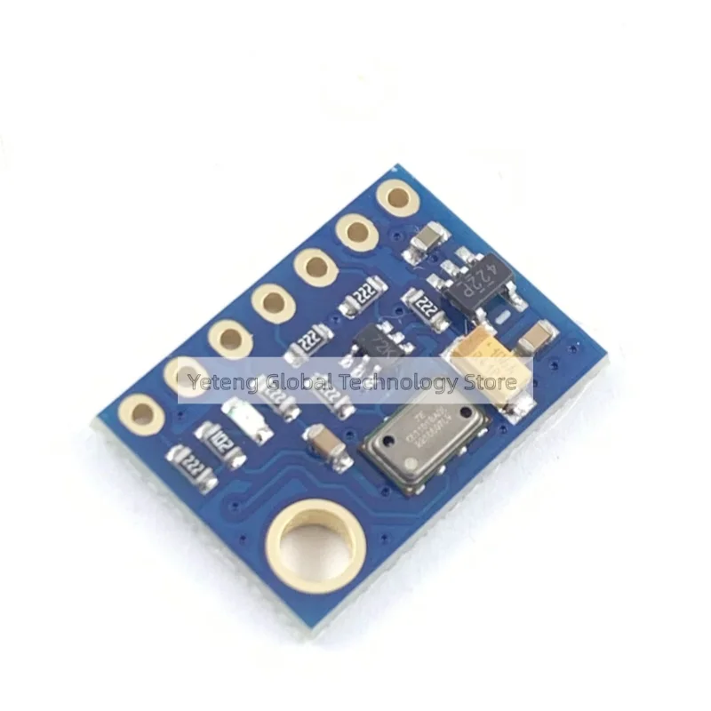 Vue de dessus du module baromètre MS5611 GY-63 avec le composant principal et les pastilles de soudure