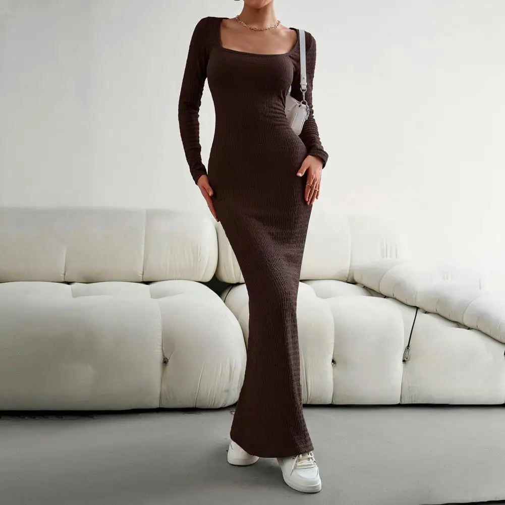 

Solid color dresses for women have a simple look that exudes elegance and style.