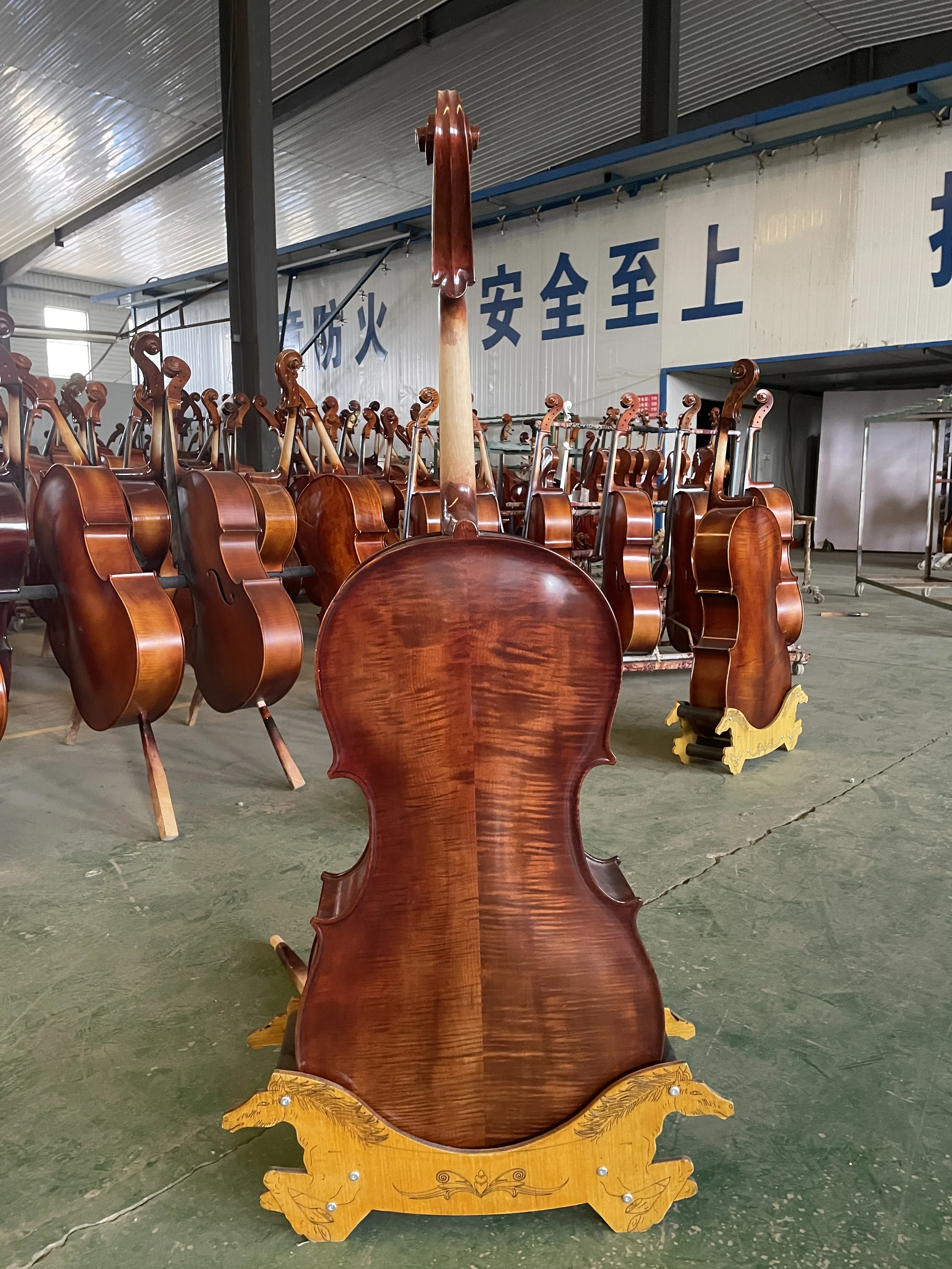 

Все Solid Wood Европейская профессиональная Виолончель ручной работы ель Maple Wood, 4/4 Тигр шаблон Виолончель с хрустящей корочкой и pleas