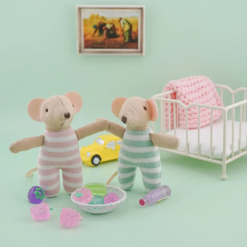 Miniature Mouse Dollhouse Figurines - Festive Decor & Perfect Gift Ornament (1:12 Scale, 5.9-inch)