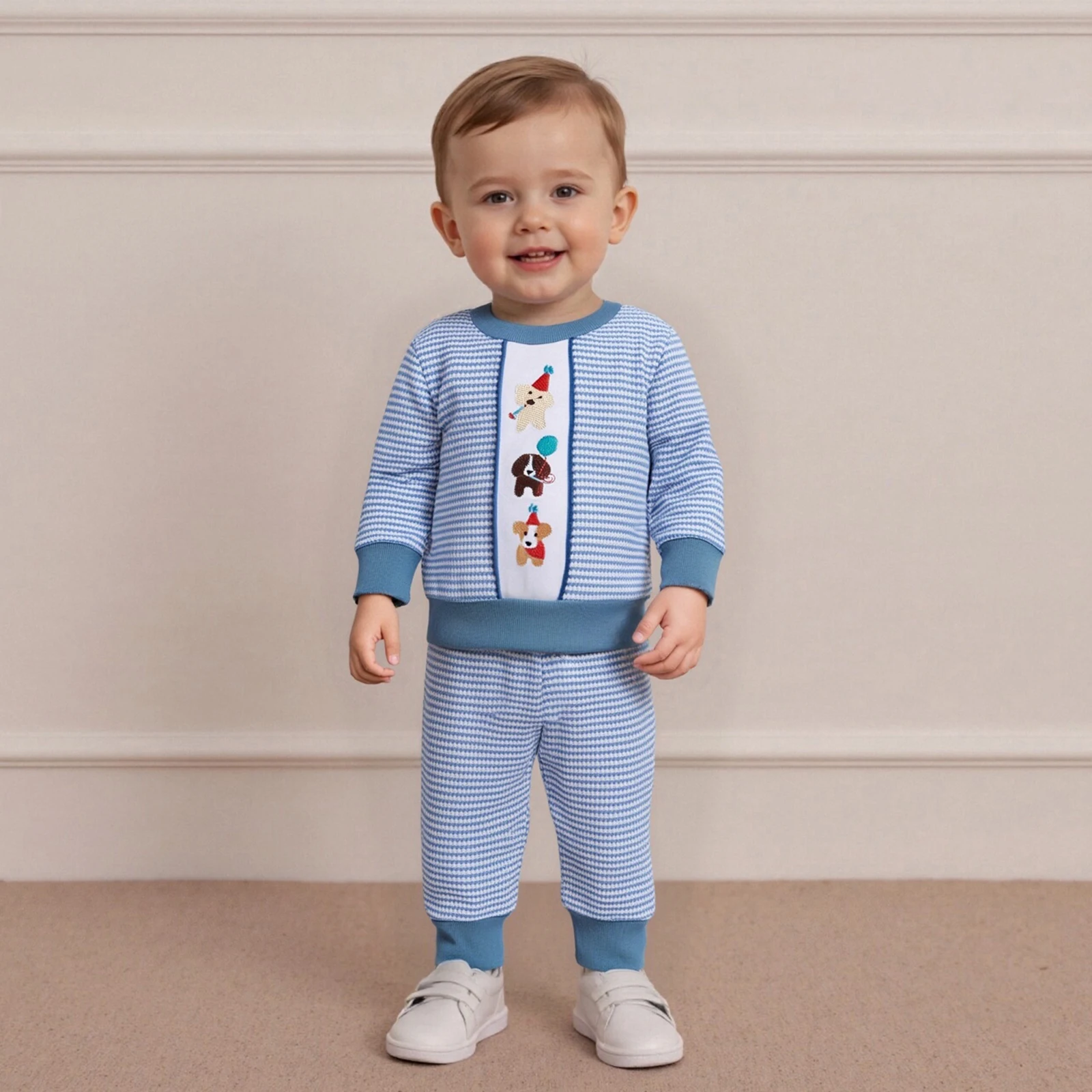 طقم ملابس عيد ميلاد للأطفال الصغار من الأولاد الصغار مطرز بأكمام طويلة ورقبة دائرية وقميص وسروال مخطط