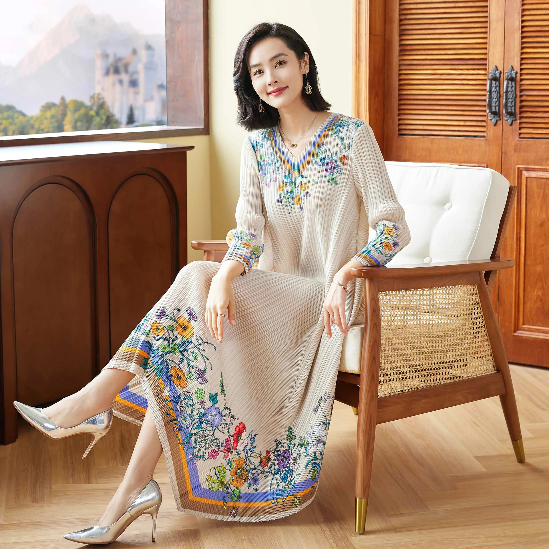 

2023 Autumn fashion pleated dress V-neck print long-sleeved irregular dress