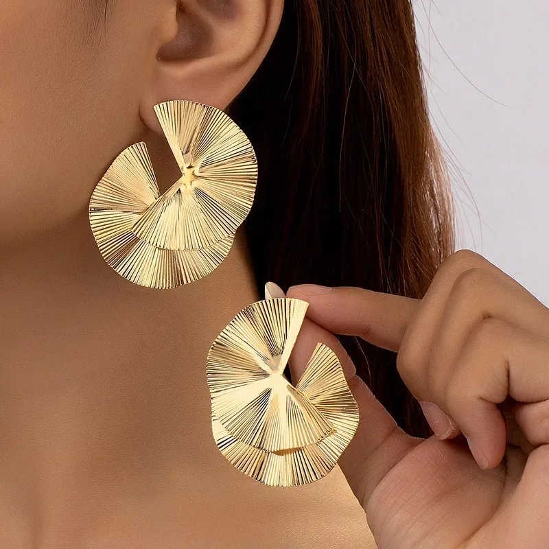 

Creative Stainless Steel Metal Flower Big Stud Earrings 2023 Fashion Attractive Statement Jewelry Women Personality Gift
