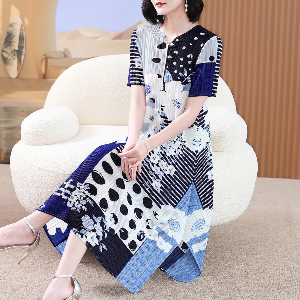 

Temperament dress Female summer 2023 short sleeve pleated dress slit big swing dress