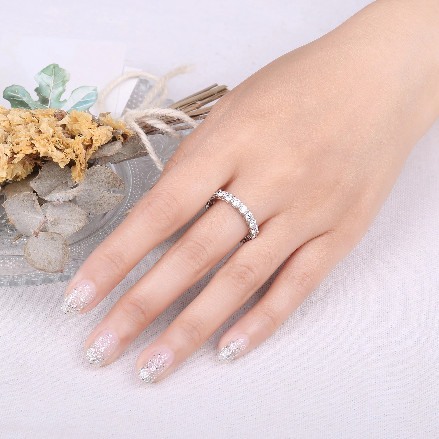 JewelryPalace 여성용 모이사나이트 D 컬러, 옐로우 로즈 골드 도금, 쌓을 수 있는 반지, 라운드  웨딩 밴드, 2.1ct