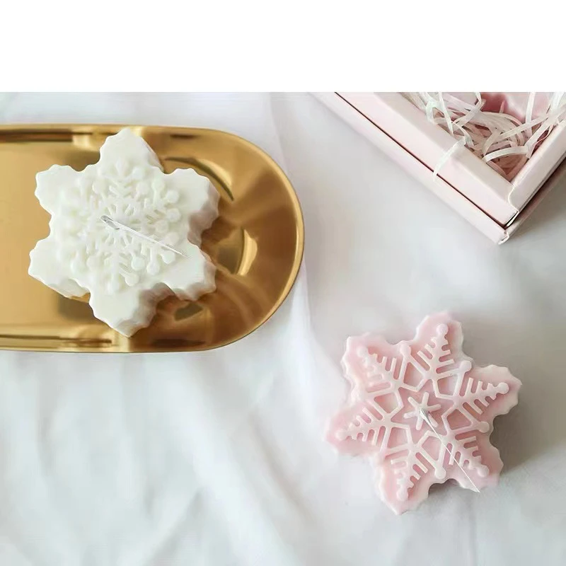 

2PCS Christmas Candles White Snowflake Aromatherapy Candle Gift Box DIY Candle Ornaments Souvenir Wedding