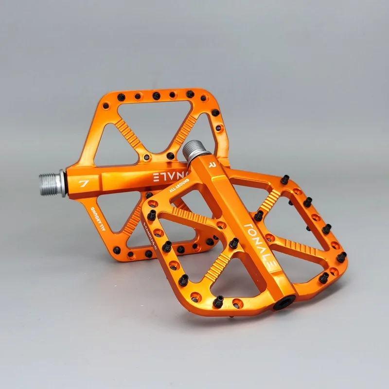 Pédales Plates Alu URATA - Antidérapantes - Compatibles VTT (9/16) Et BMX (1/2)