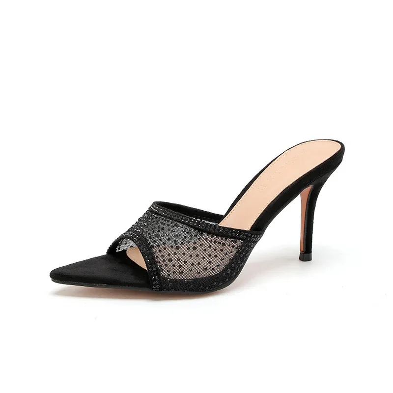 صنادل نسائية بحزام عريض بمقدمة مدببة جديدة 2025 كر...