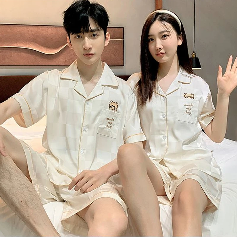 

Новинка, пижама для пар, Женская Летняя шелковая тонкая Пижама с короткими рукавами и шортами, Женский пижамный комплект, кардиган, костюм в клетку для мужчин и женщин на лето