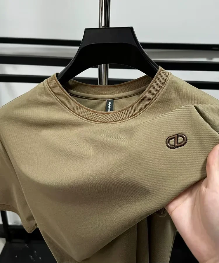 Modisches Marken-T-Shirt mit Prägung für Herren, kurzärmelig, Sommer, leicht, atmungsaktiv, neu, hochwertig, koreanischer Stil, lässiges Rundhals-Oberteil – Detail 12