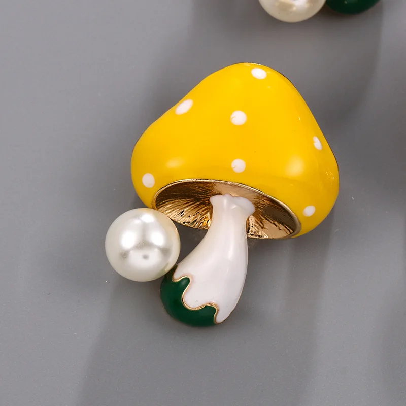 MUKTANKxPEARLONA Dangerous Garden -Baroque Pearl Mushroom Lady Brooch