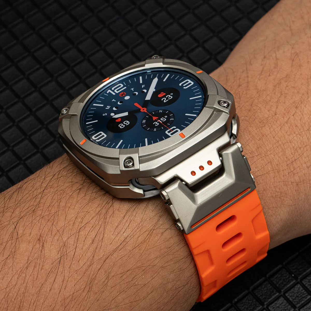 รูปสินค้า สายซิลิโคนสุดหรูสำหรับ Samsung Galaxy Watch Ultra 2025