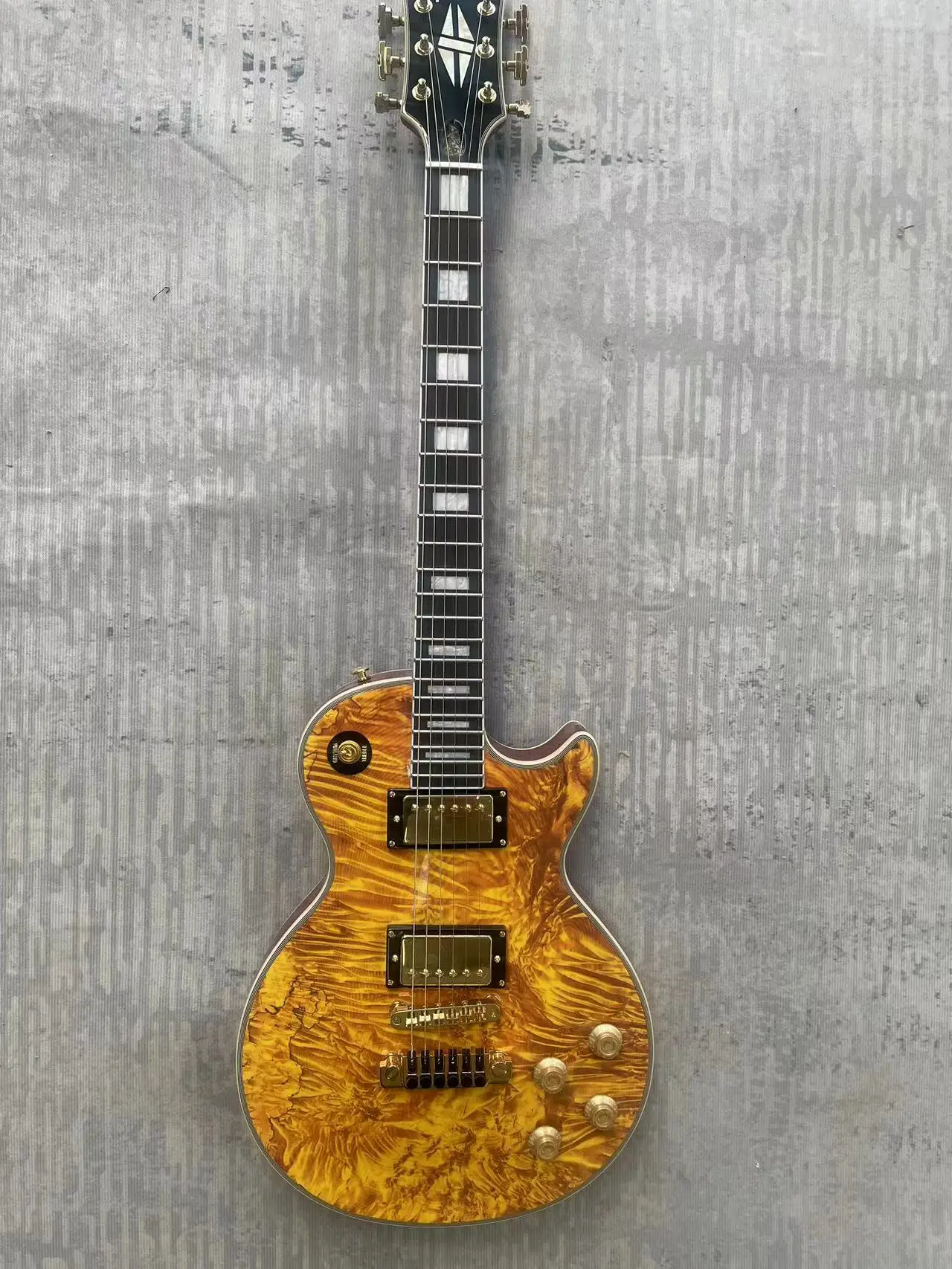 

Have G logo! new hot electric guitar, Made in China, water transfer sticker, limited edition! , mahogany body, in stock