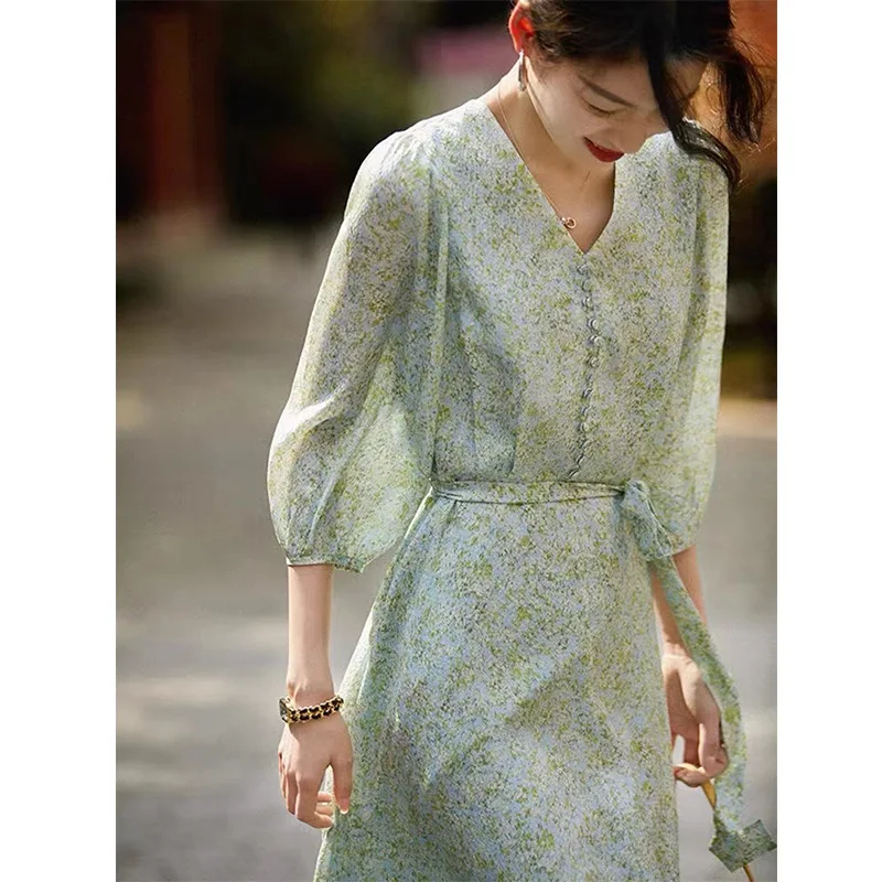 

Summer new strip crepe French vintage floral V-neck lace-up waist dress