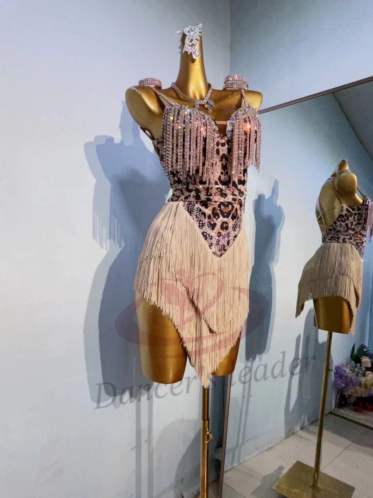 

Профессиональное платье для латиноамериканских танцев, высококачественное индивидуальное женское платье с кисточками, профессиональная одежда для сцены ча-танго