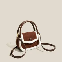 

Withered Ins Fashion Blogger High Street Casual Women's bag 2022 messenger bag texture minority Plush bag versatile shoulder bag