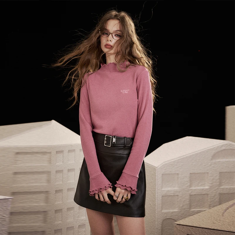 ELFSACK 2025 Winter New Arrivals Casual Animal Embroidered Flounce Sleeve Long Sleeve Half Neck T-shirt For Woman 2