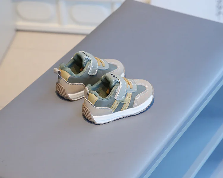 Zapatos Deportivos para Niños, Transpirables, Antideslizantes, Cómodos, Ligeros, con Cierre de Velcro, Suela Suave, para