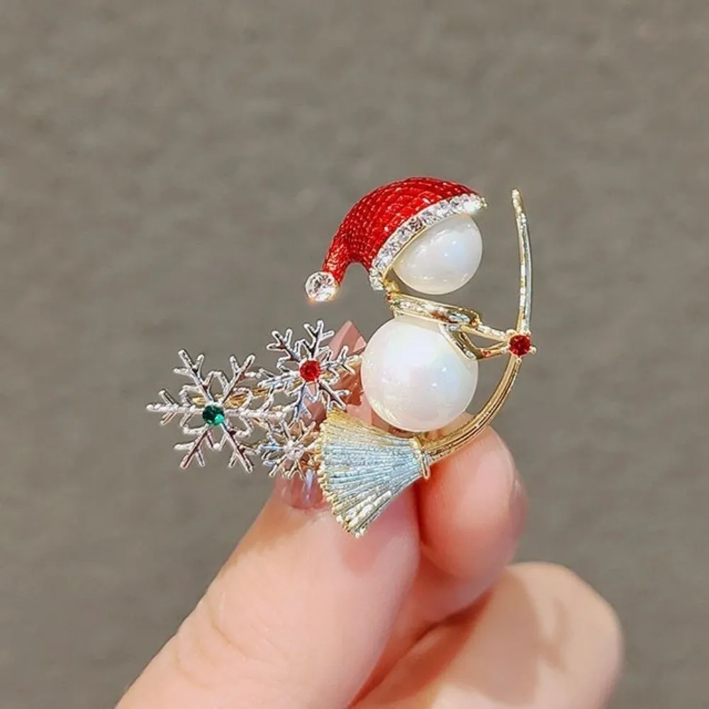 Pearl Christmas Snowman Brooch Deer Santa Claus Snowflake Christmas Pin Rhinestone Enamel Pins Sweater Scarf Badge New Year Gift