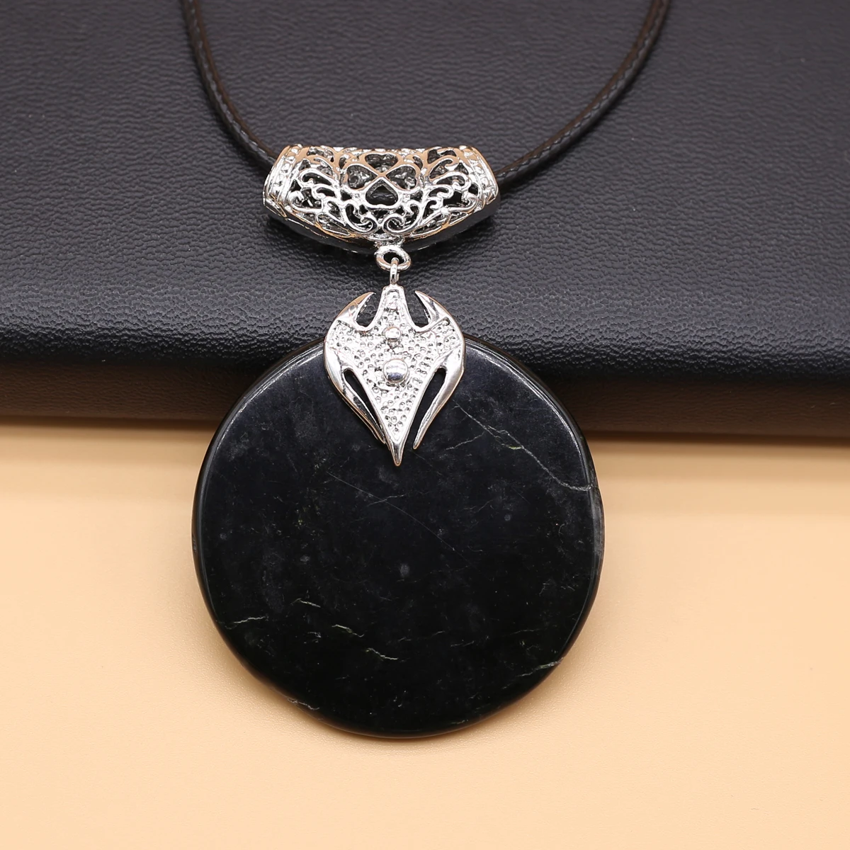 Vintage Natural Black Agate Natural Stone Pendant Round Fashion High Quality Women Necklace Collar Jewelry 5