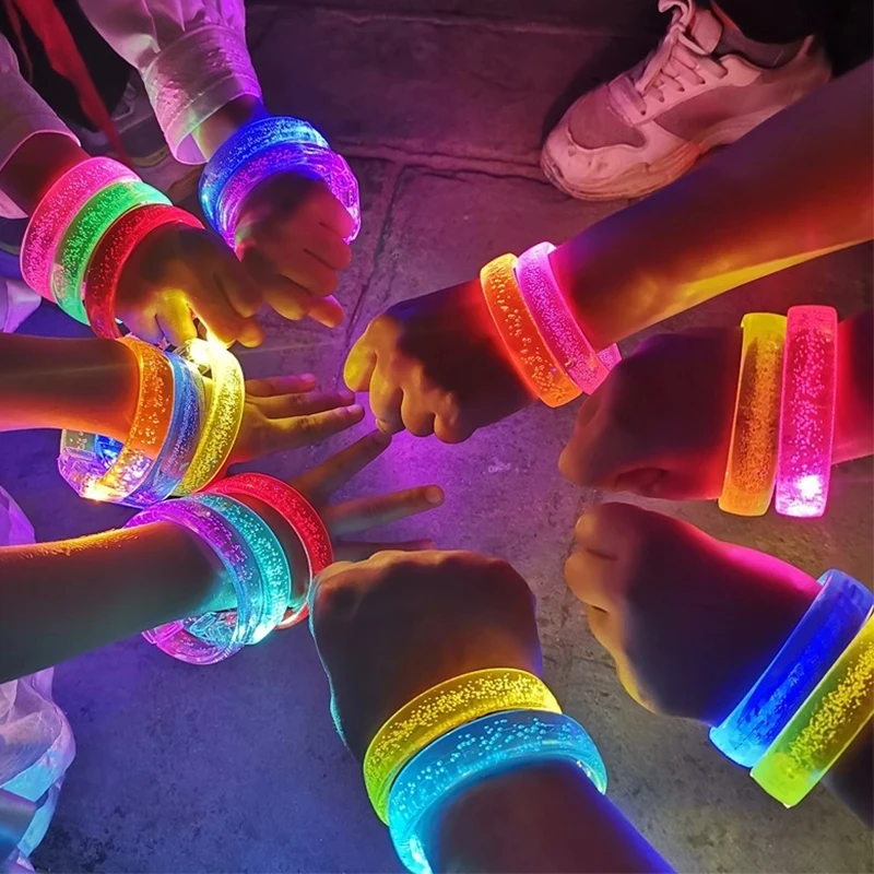Braccialetti Luminosi A LED - 12 Pezzi Multicolore Per Feste E Eventi - Foto 1