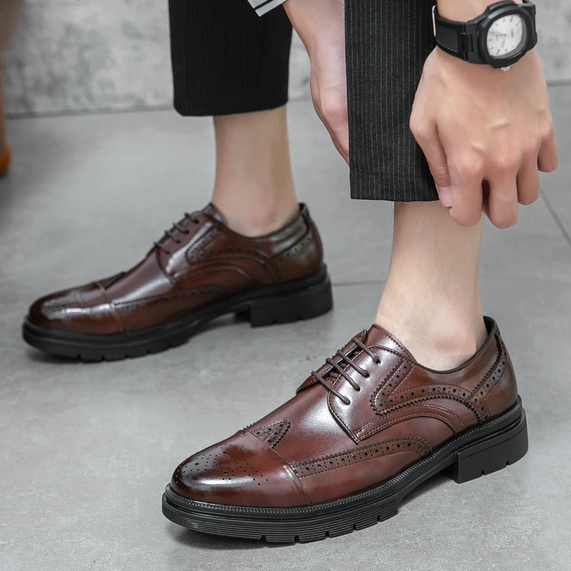 

European fashion pointed toe men's formal lace-up shoes British gentleman brogue shoes men's business Oxford shoes