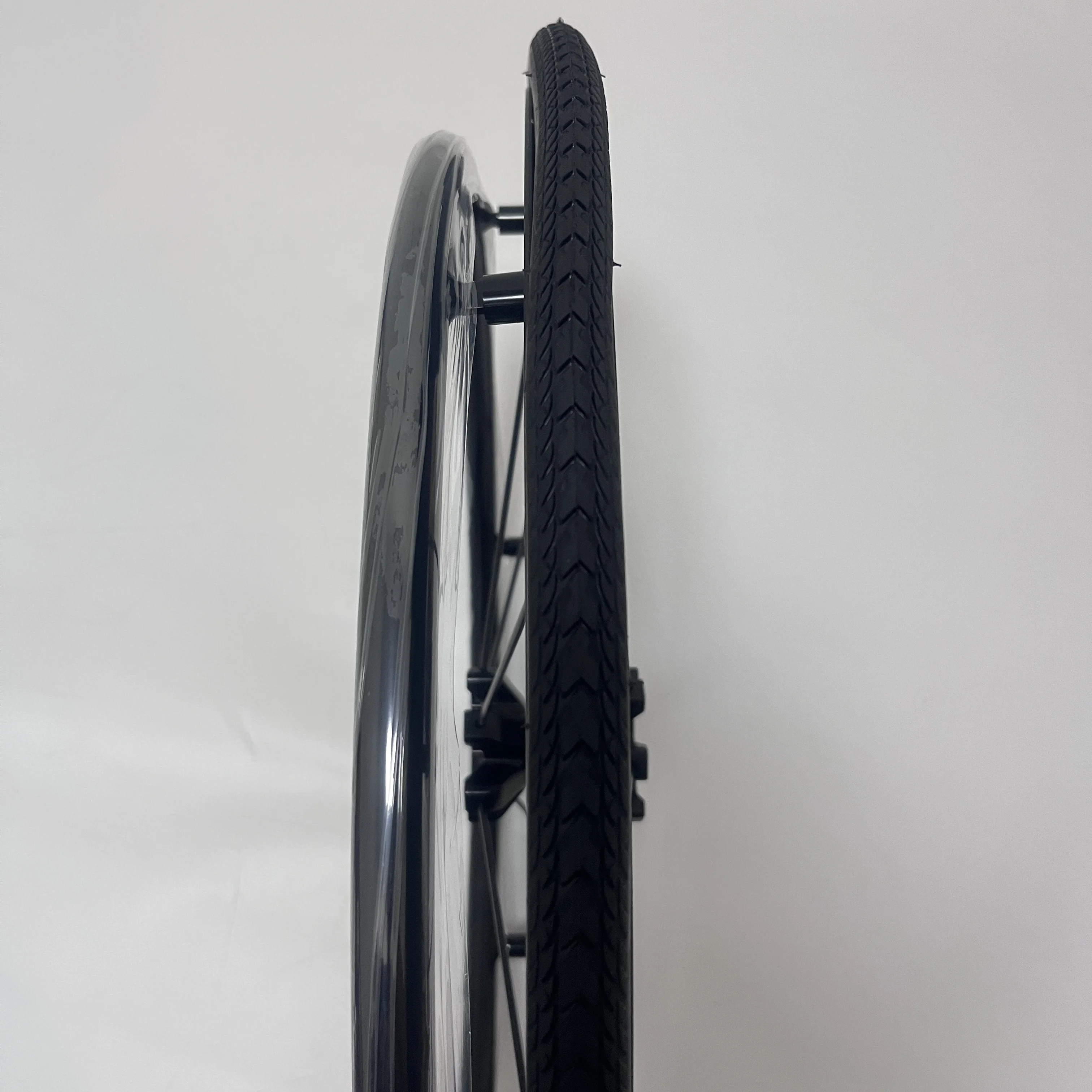 1 pair of 24 inch sports wheelchairs with black large wheels, 24 &times; 1 anti slip inflatable wheels, aluminum alloy and rub