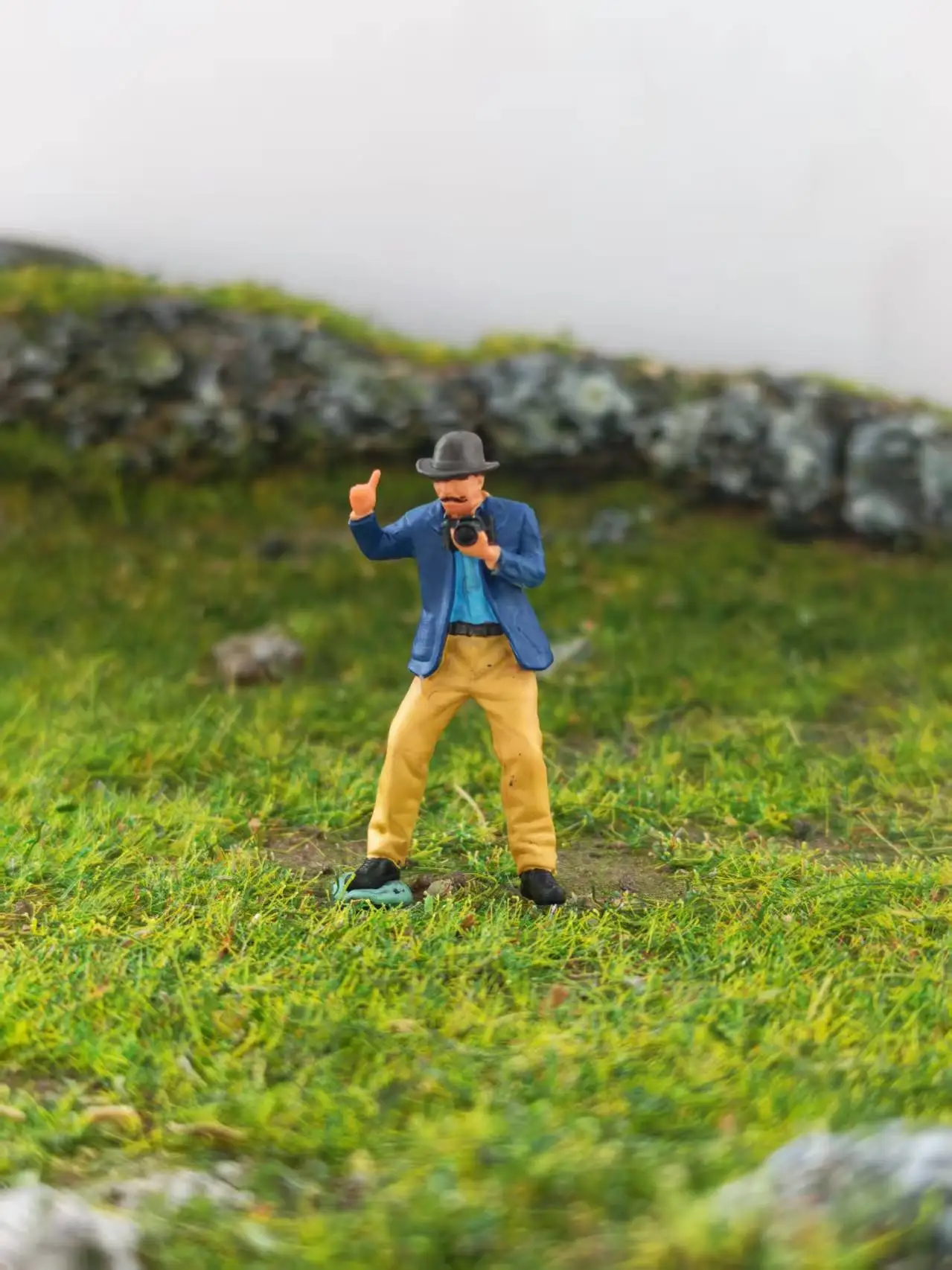 Miniature Street Boy and Girl Figures for Creative Photography and Display Decor