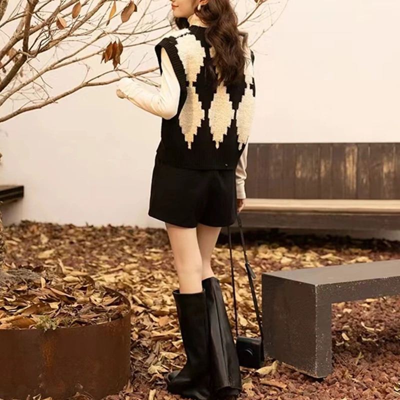 New Autumn and Winter Women's Clothing Rhombus V-neck Loose Vest Casual Women's Sweater Sleeveless Knitted Vest