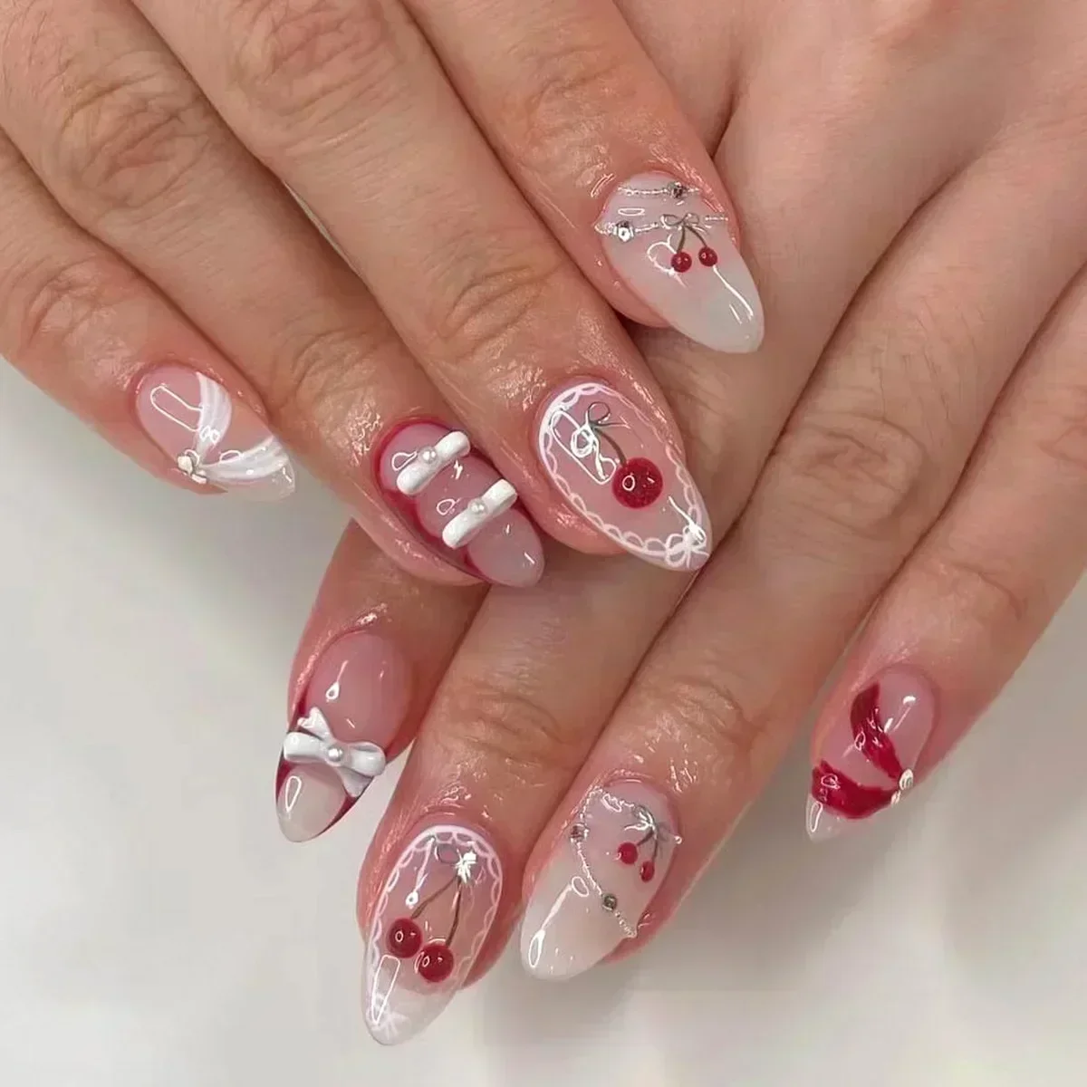 Fake Nails 24Pcs Short Round Head Almond with Flowers Grass Pattern Wearable False Nails Tips Summer Full Cover Press on