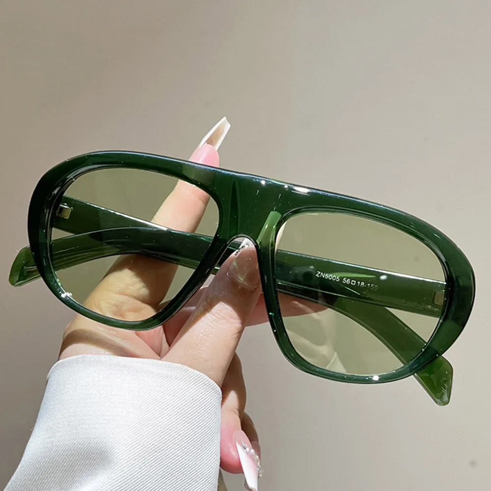 Elegant Vintage Gradient Oval Sunglasses for Women - Trendy Red & Blue UV400 Shades