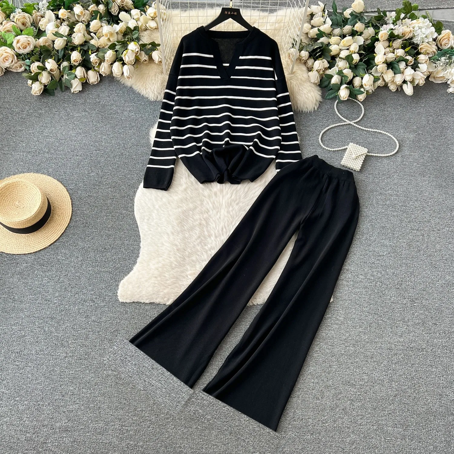 D (Black)
