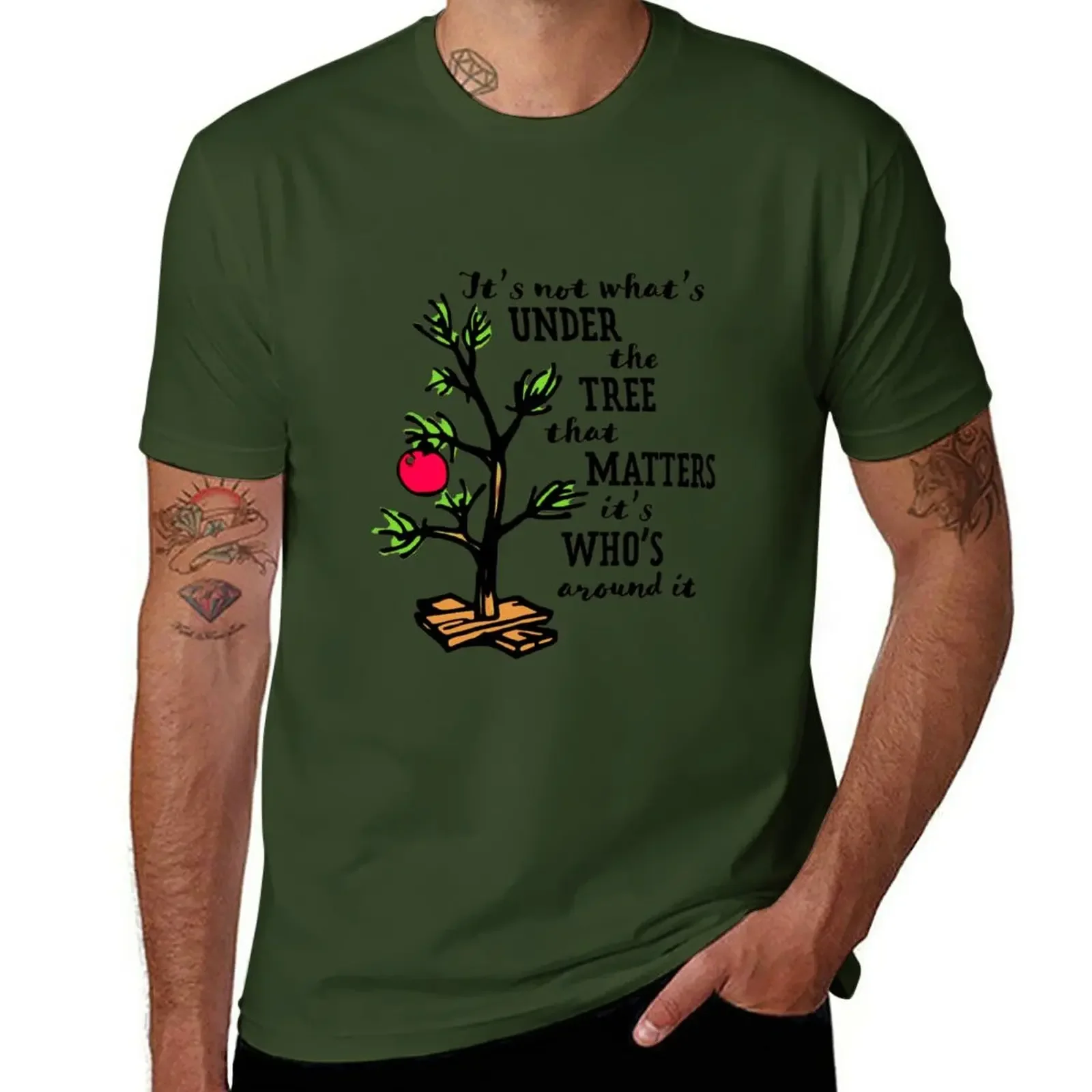 thumbnail image 1 of No es lo que hay debajo del árbol Camiseta navideña Charlie x mas Brown, Charlie x mas Brown No es lo que hay debajo del árbol Camiseta navideña Charlie x mas Brown, 1 of 5