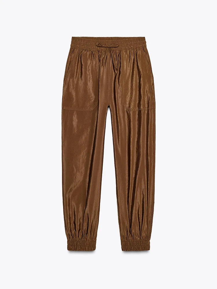 Conjunto Feminino Casual com Calça Jogger e Jaqueta Estilo Utility