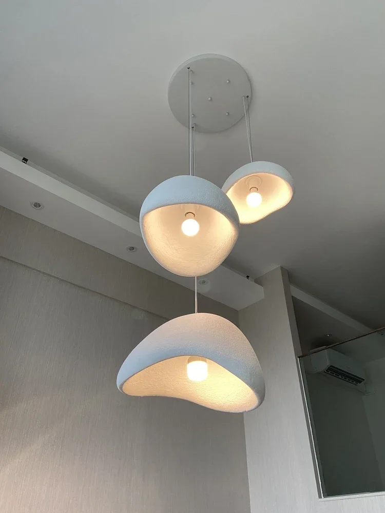 Pendant light fixture in dining room setting