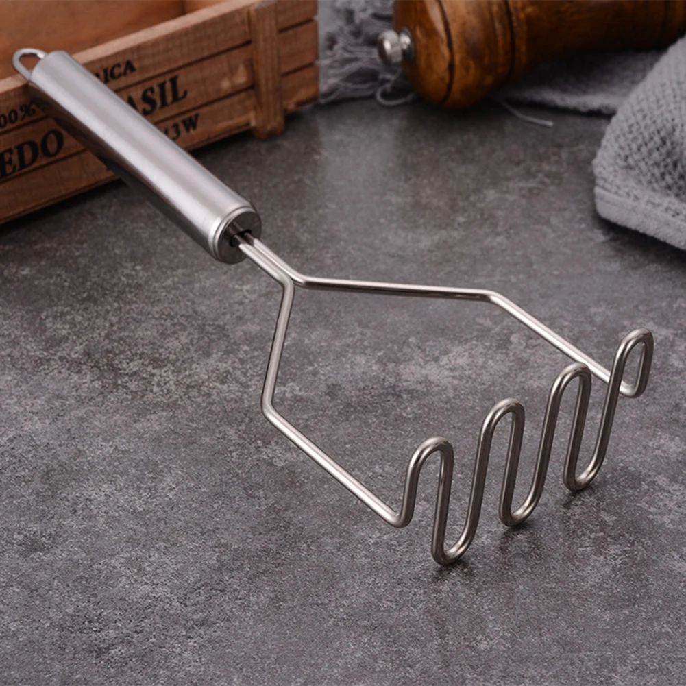 Potato Masher Potatoes Crusher Kitchen Accessories Wave Shape Cutter Heavy Duty Metal Mashing Utensil Wire Masher for Potatoes Avocados Beans