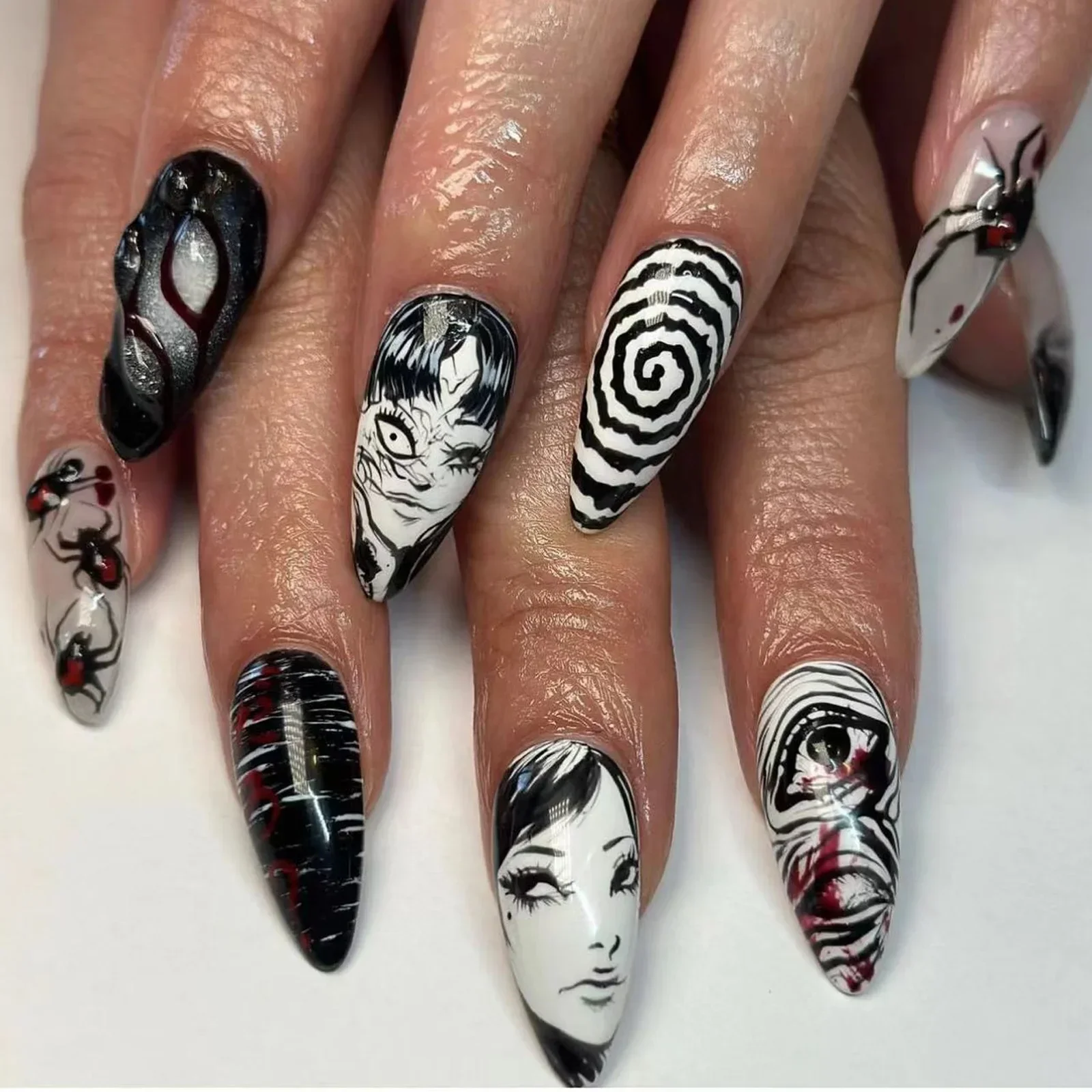 24 Stuks Horror Comic Tomie Druk op Nagels Amandel Glanzend Zwart Japanse  Anime Nagels Herbruikbare Halloween Valse Nagel Tips voor Meisjes -  AliExpress, image size:1600x1600