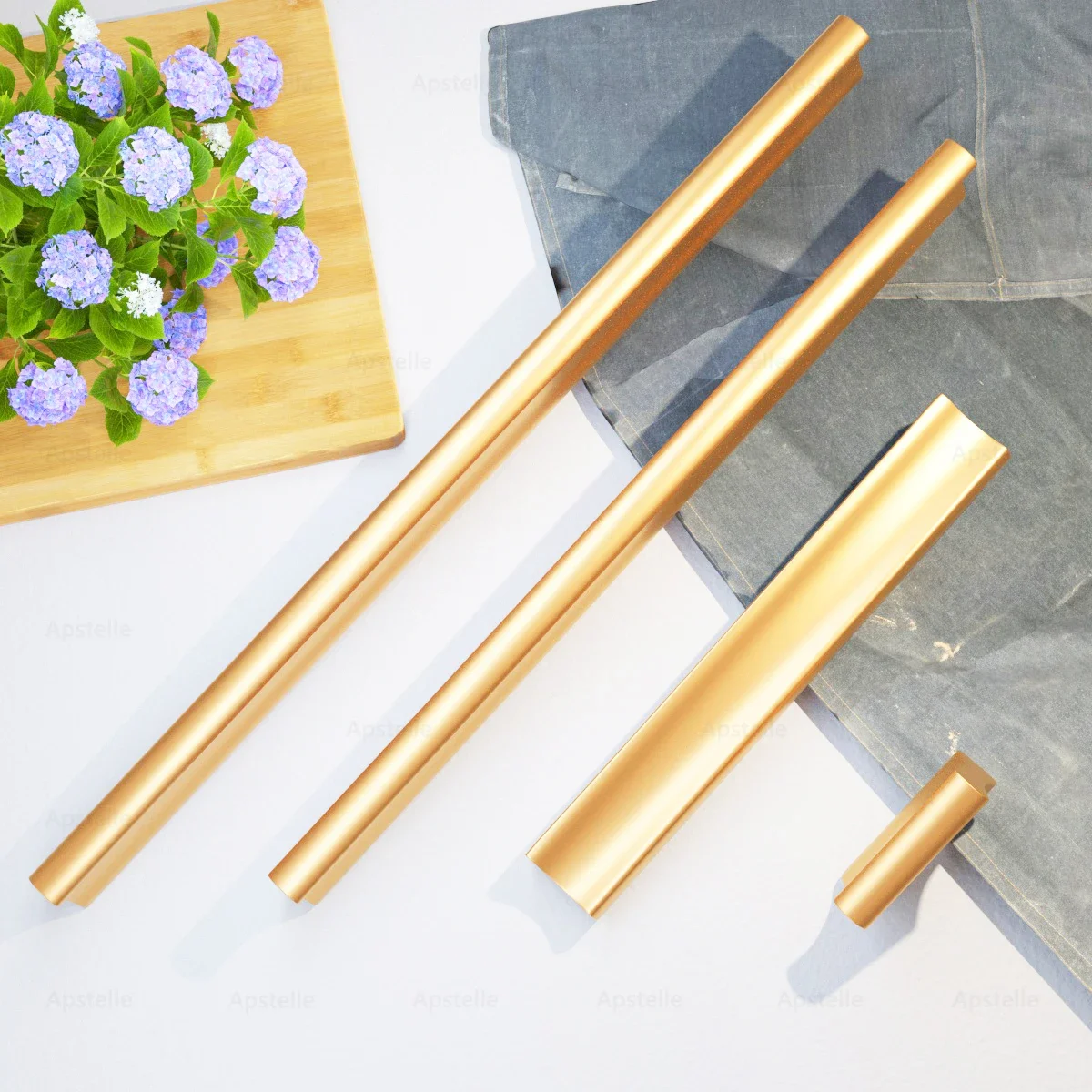 Description Picture 5 of item32-800mm Hardware  Long Knob Modern Silver Black Gold Furniture Door Handle Zinc Alloy Cupboard Drawer Kitchen Cabinet Pull