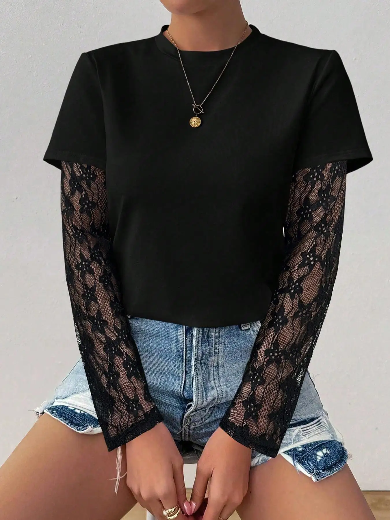 Damen-T-Shirt in Uni-Farbe mit Rundhalsausschnitt und Langen Ärmeln, mit Durchsichtiger Spitzenverzierung, Modisches Atmungsaktives Damen-Oberteil