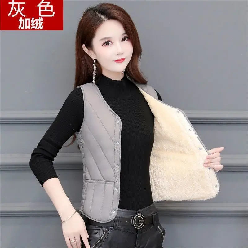 

2023 New Keep Warm Liner Waistcoats Women's Vests Ultra Light Down Padded Women Chains Sleeveless Winter T375