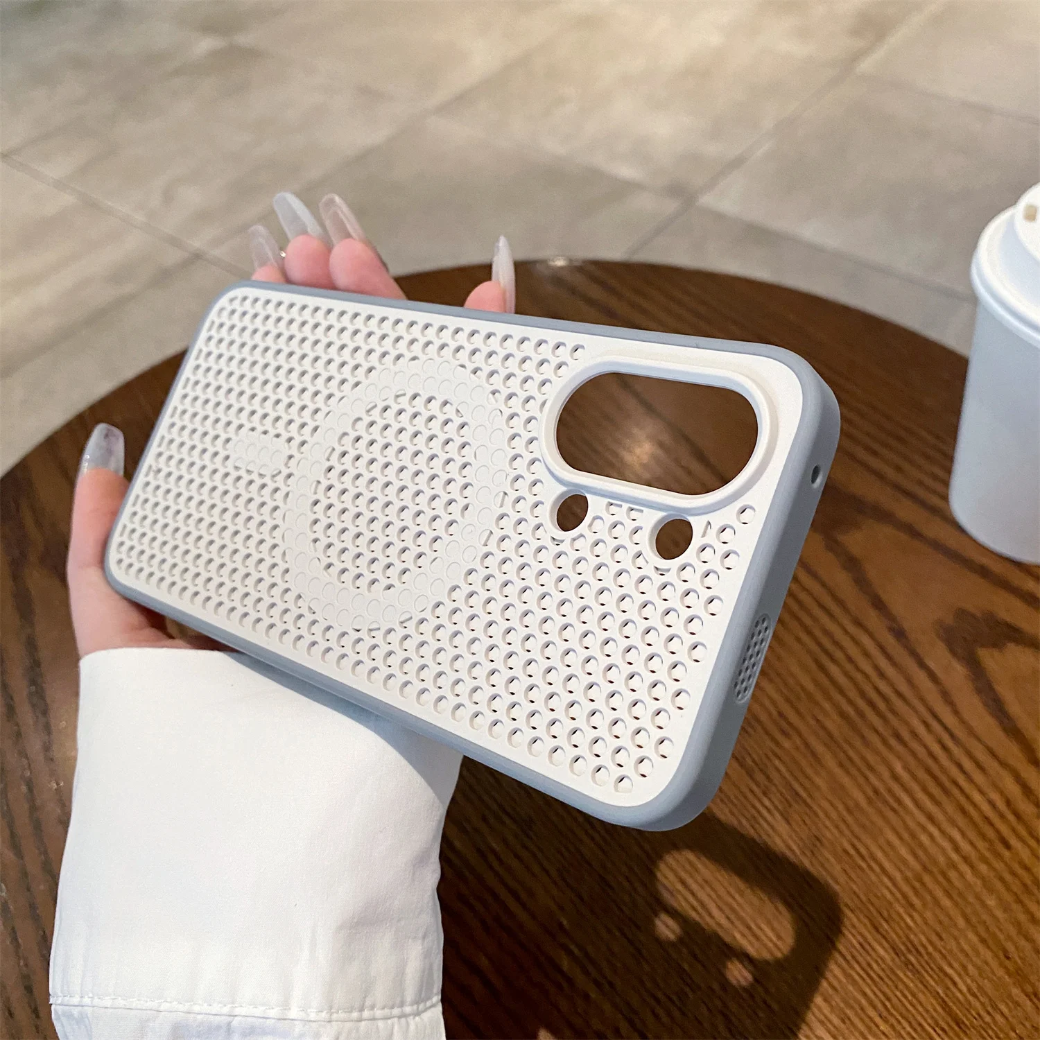 Breathable Matte Mesh Heat Dissipation Case - Clashing Colors