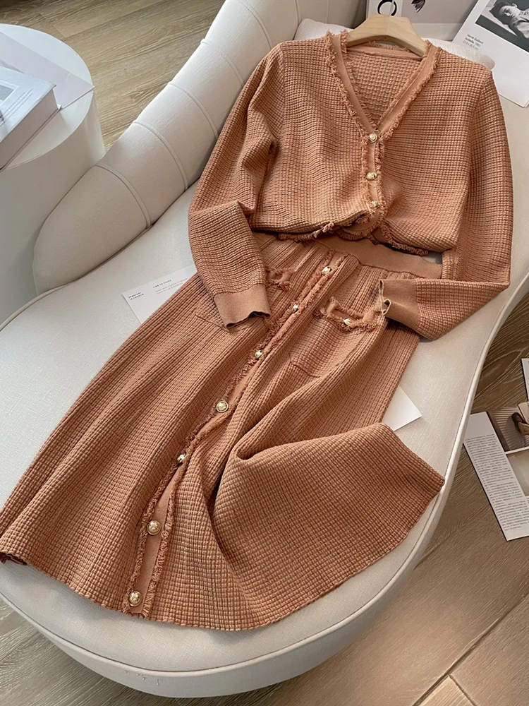 

Autumn Women's Luxury Style High Quality Knitted Skirt Suits 2piece Sets Fashion Tassel Edge Cardigan Sweater Knee-Length Skirts