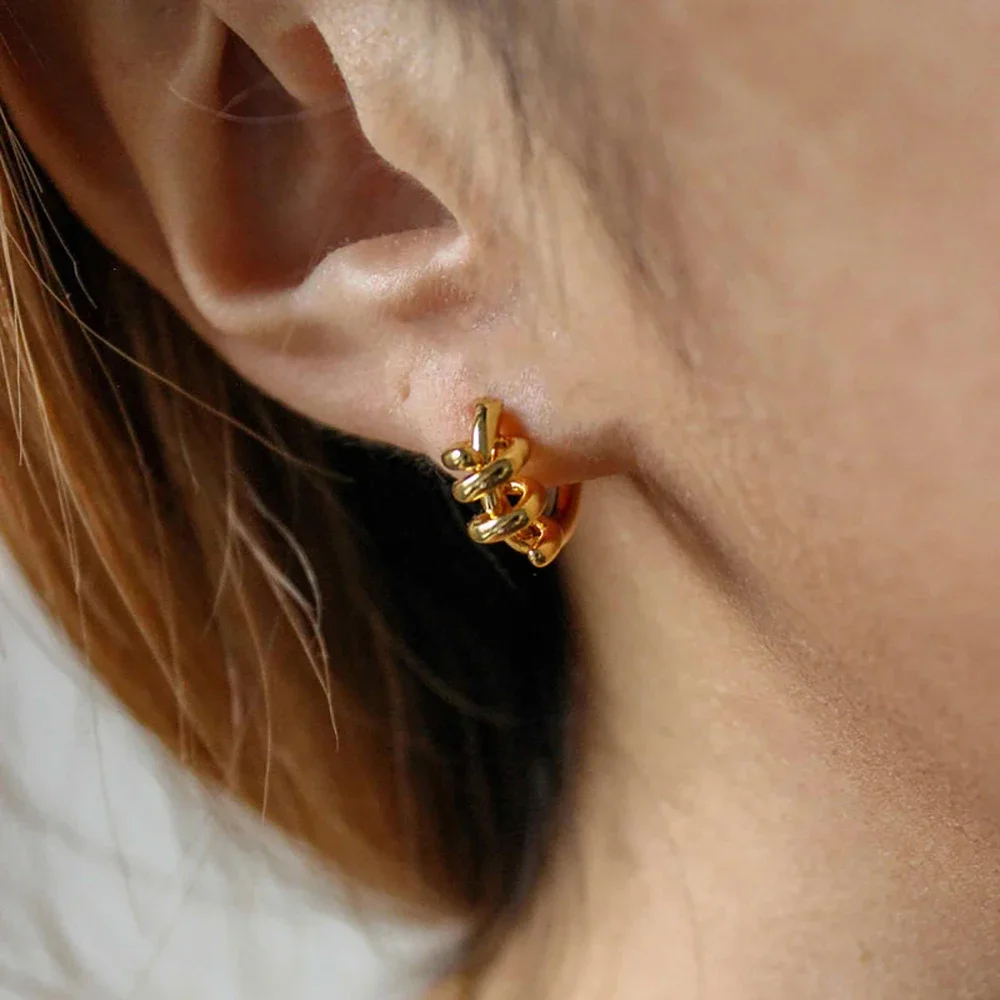 Punk Rock Metal Twisted Spiral Mini Hoop Earrings Stainless Steel Small Circle Round Huggie Ear Buckle Fashion 2024 New Jewelry